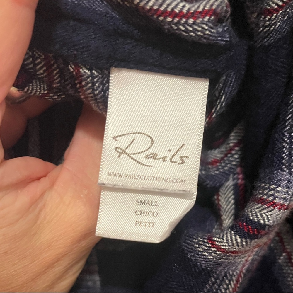 Rails Women’s Long Sleeved Button Front Rayon Nav… - image 5